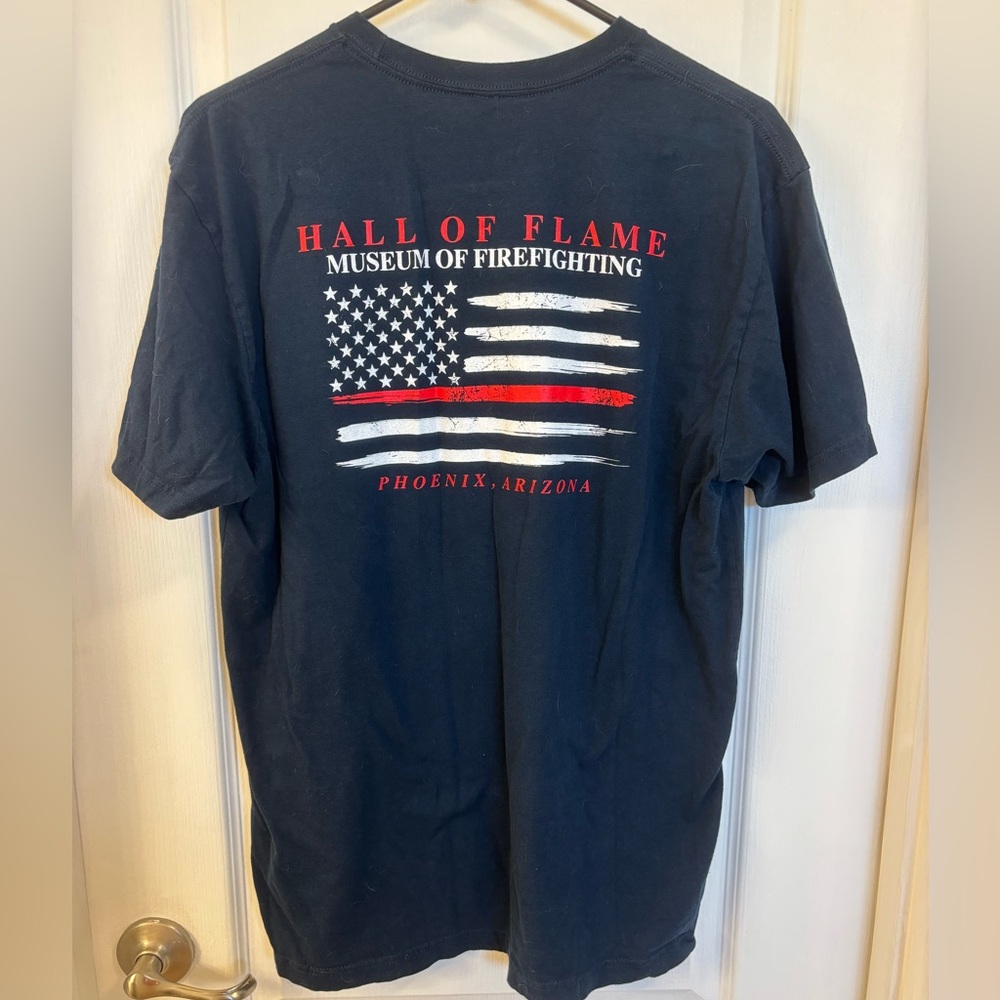 Men’s Size Large Hall of Flame Museum of Firefighting Navy Blue T-Shirt
